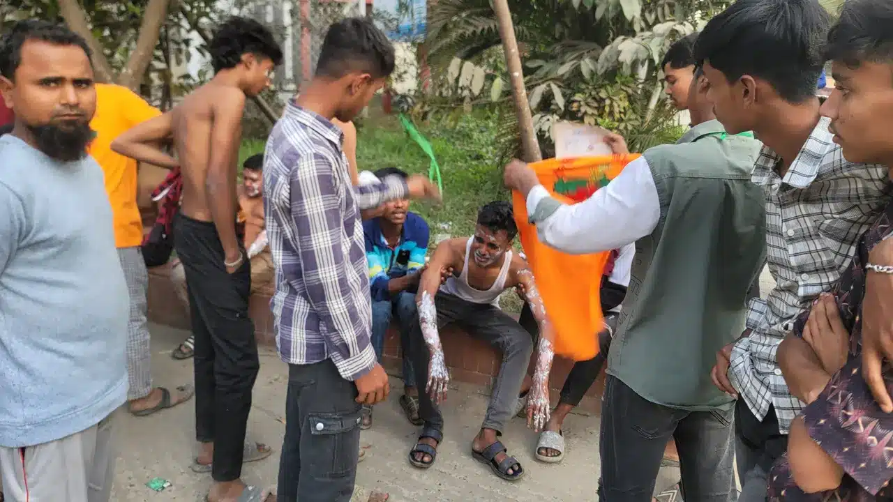 বিএনপির নির্বাচনী প্রচারে গ্যাস বেলুন বিস্ফোরণ, দগ্ধ শতাধিক
