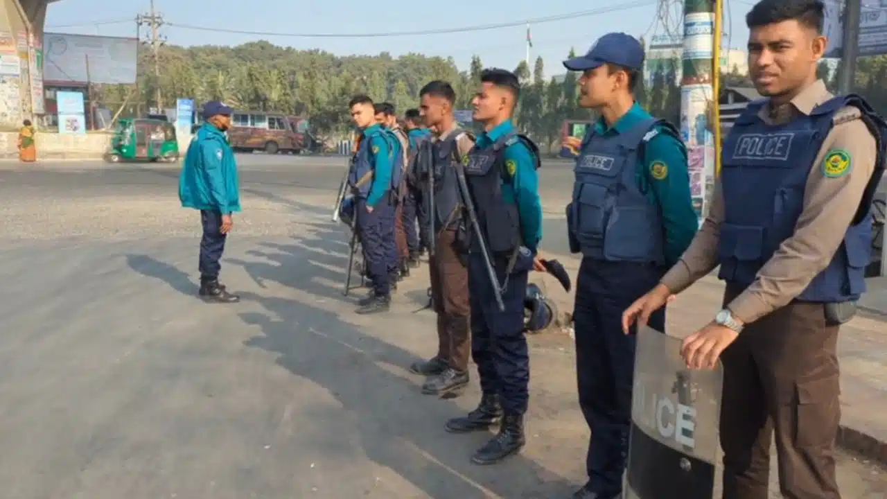 চট্টগ্রাম বন্দর অচল, শুরু অনির্দিষ্টকালের কর্মবিরতি