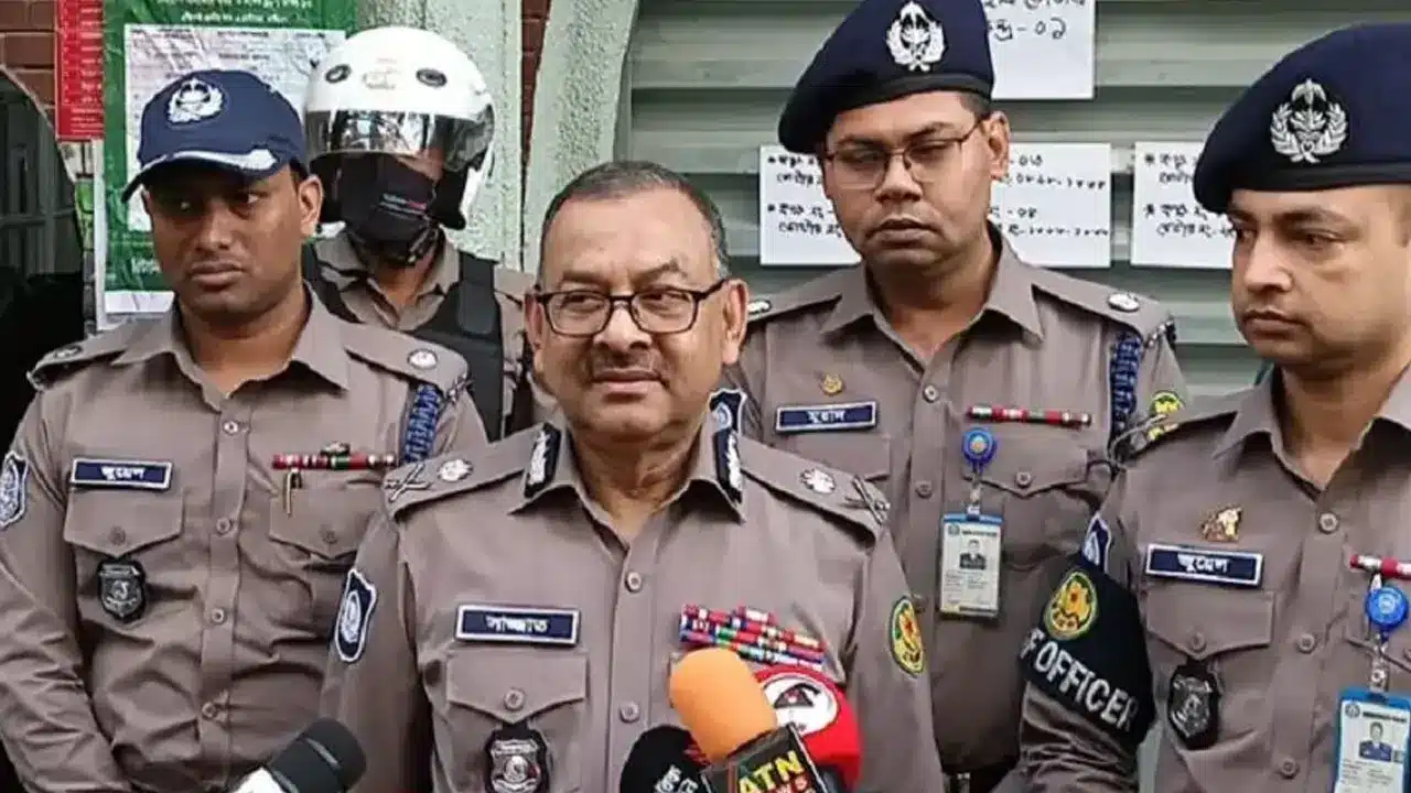 একুশে ফেব্রুয়ারিতে নিরাপত্তা শঙ্কা নেই : ডিএমপি কমিশনার