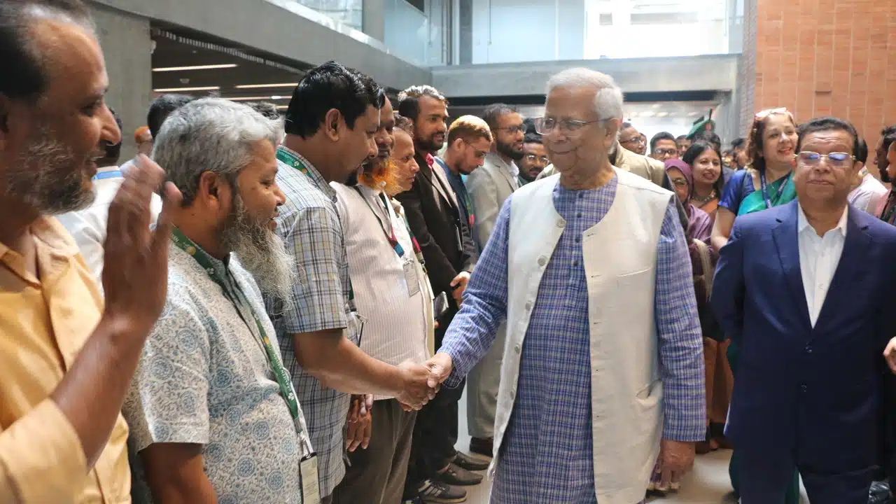 ‘ইউনূস সেন্টারে’ নিজের দপ্তরে ফিরলেন ড. ইউনূস