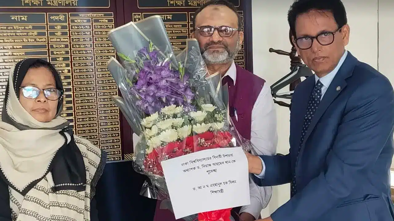 পদত্যাগ করলেন ঢাবির ভিসি ড. নিয়াজ আহমদ খান