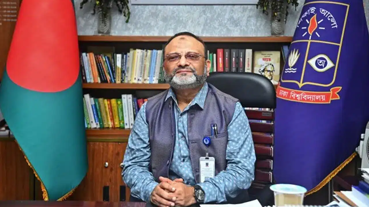 পদত্যাগের সিদ্ধান্ত ঢাবি ভিসির, লাল পাসপোর্ট জমা