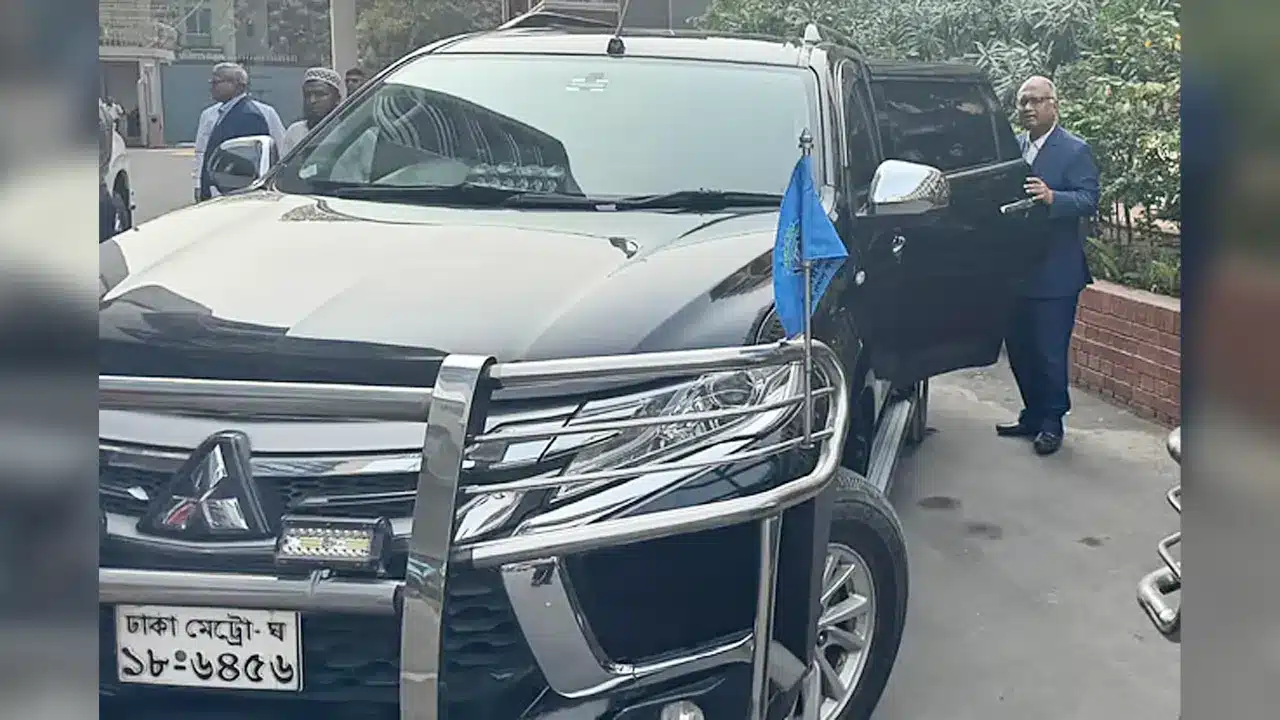 দুদক চেয়ারম্যান ও দুই কমিশনারের পদত্যাগ