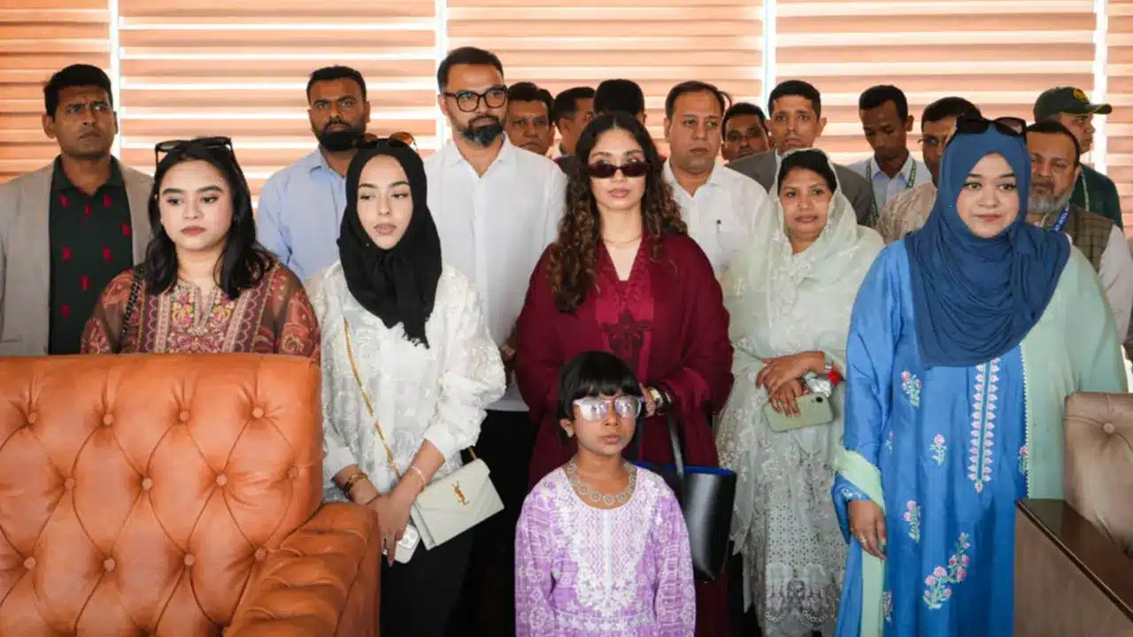 স্টেডিয়ামে বসে বাংলাদেশের খেলা দেখছেন জাইমা রহমান