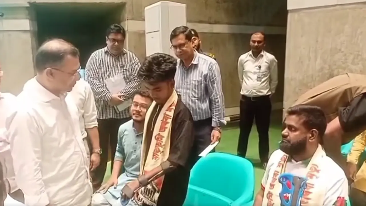 সংসদে জুলাই শহীদদের পরিবার ও আহতদের খোঁজ নিলেন প্রধানমন্ত্রী