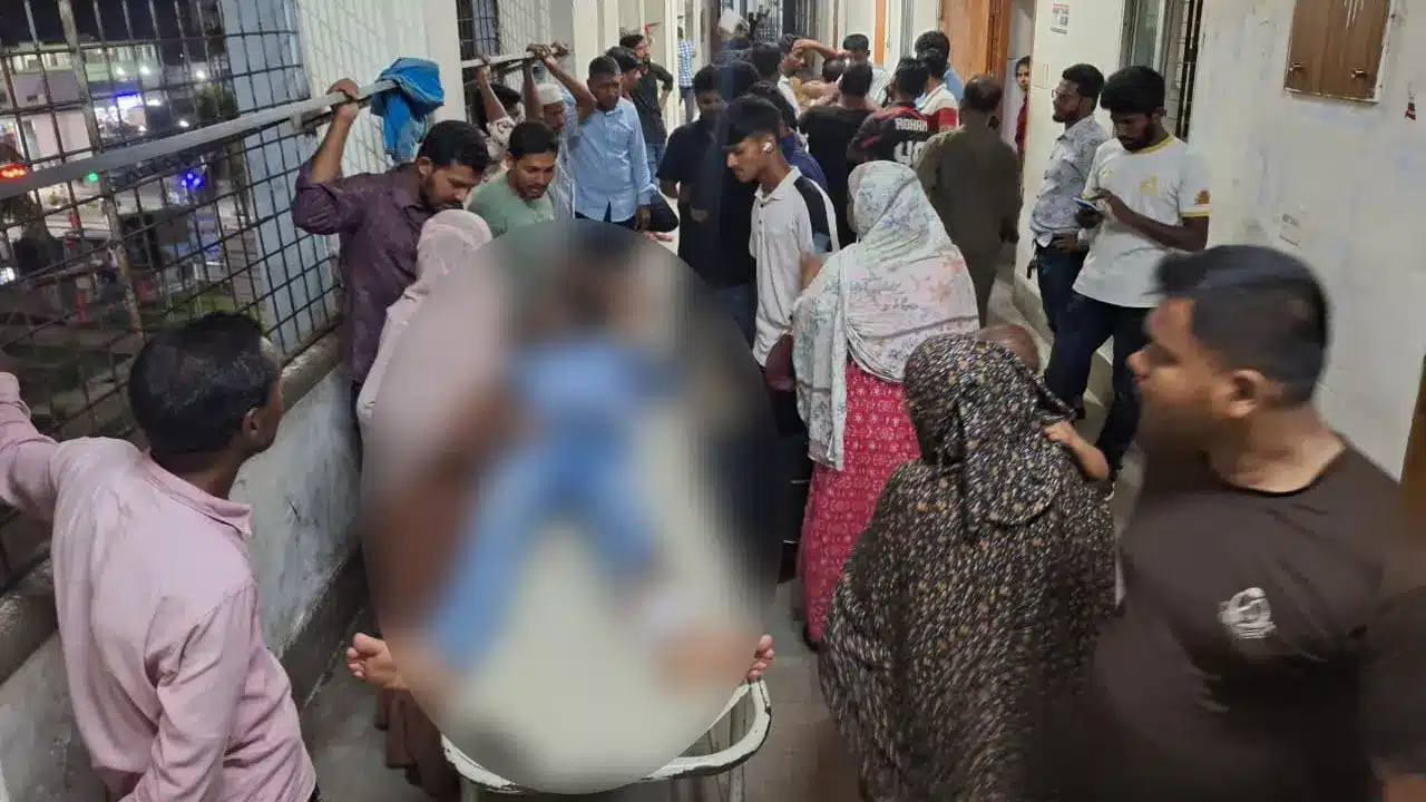 বরিশালে আ.লীগ নেতার নেতৃত্বে ৪ যুবককে কুপিয়ে জখম