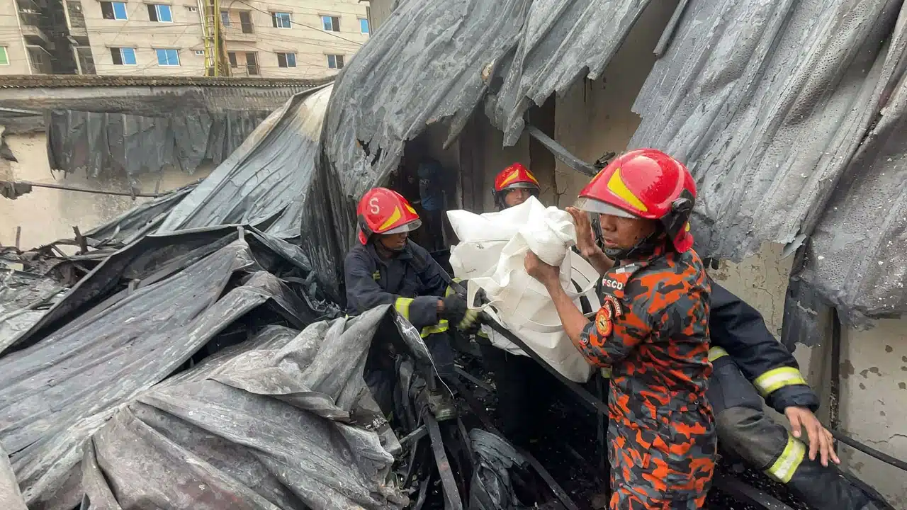 কদমতলীতে আগুনে পুড়ে নিহত ৫