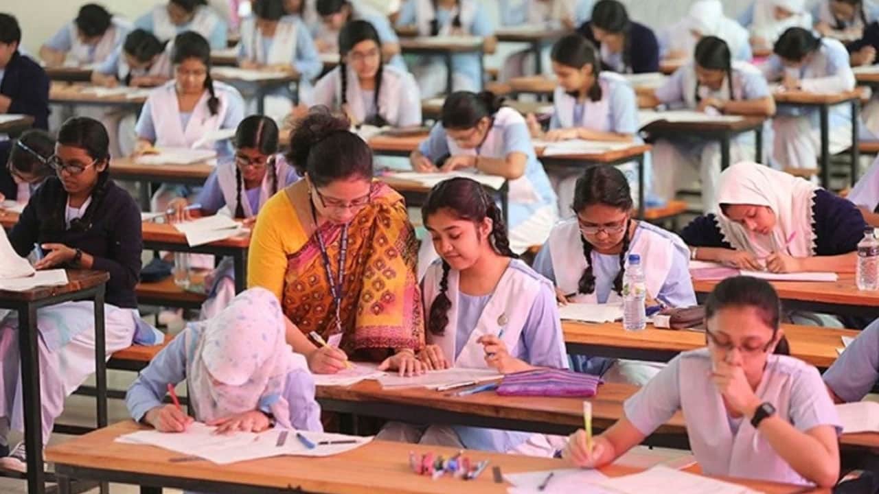 এসএসসি ও সমমানের পরীক্ষা শুরু, পরীক্ষার্থী ১৮ লক্ষাধিক