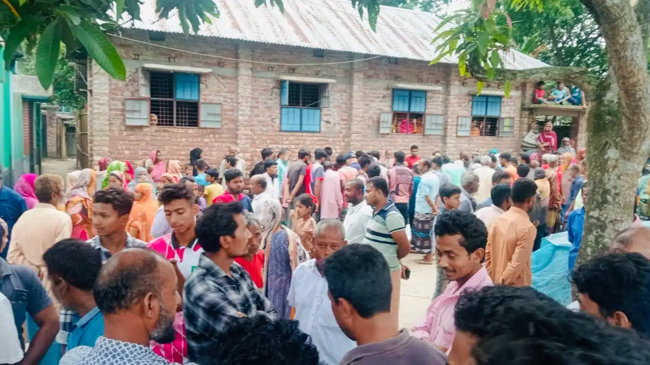 দিনাজপুরে ছেলের ছুরিকাঘাতে বাবা ও ভাই খুন
