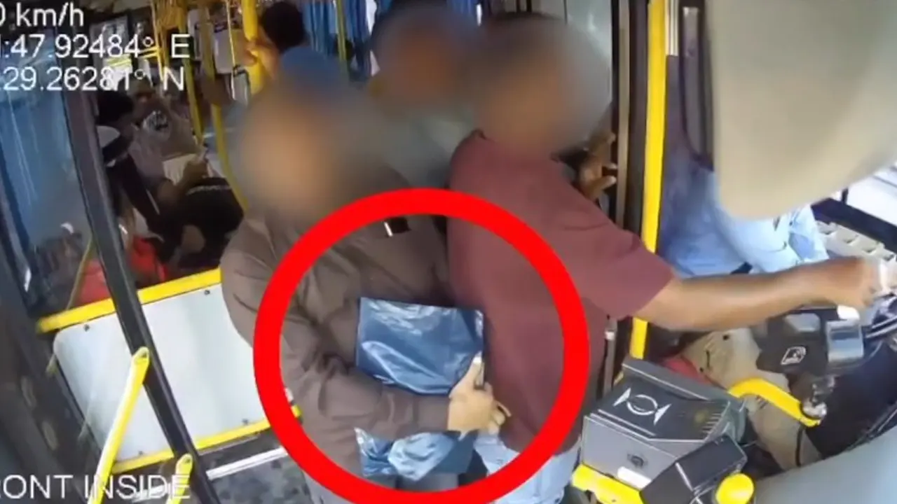 কুয়েতে বাসযাত্রীদের টার্গেট করে ডাকাতি, ৩ বাংলাদেশি গ্রেপ্তার